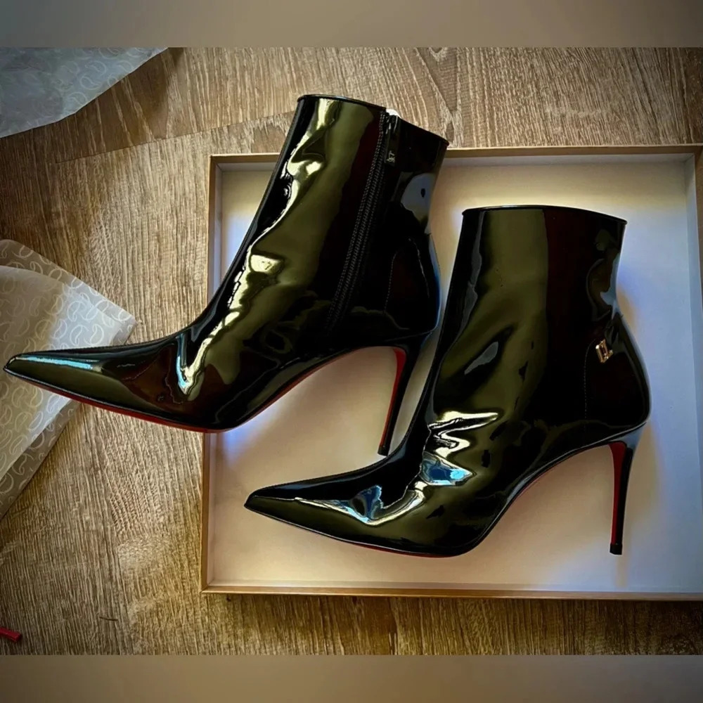 Christian Louboutin
Sporty Kate Booty 80MM Patent Leather Boots NIB - Picture 2 of 10